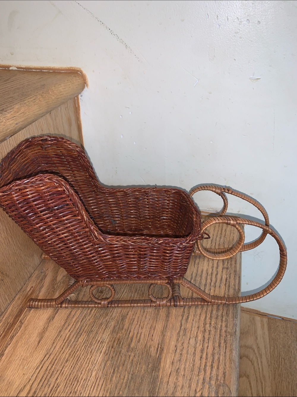 Wicker sleigh